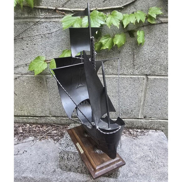 Vintage Santa Maria Sailing Ship Tin On Wooden Base Nautical Decor 15.5"x14"x9" - Picture 3 of 5